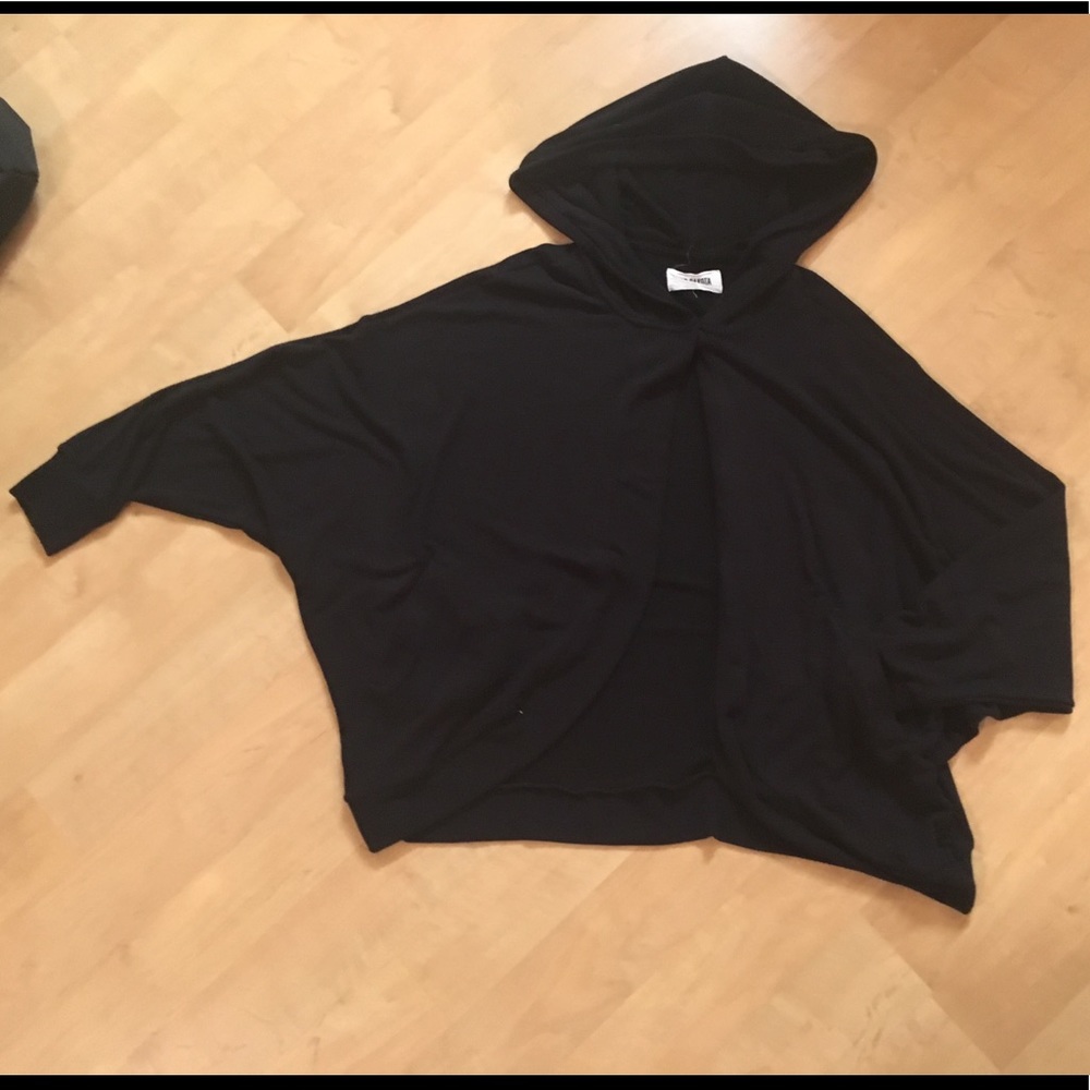 Hooded cape/sweater